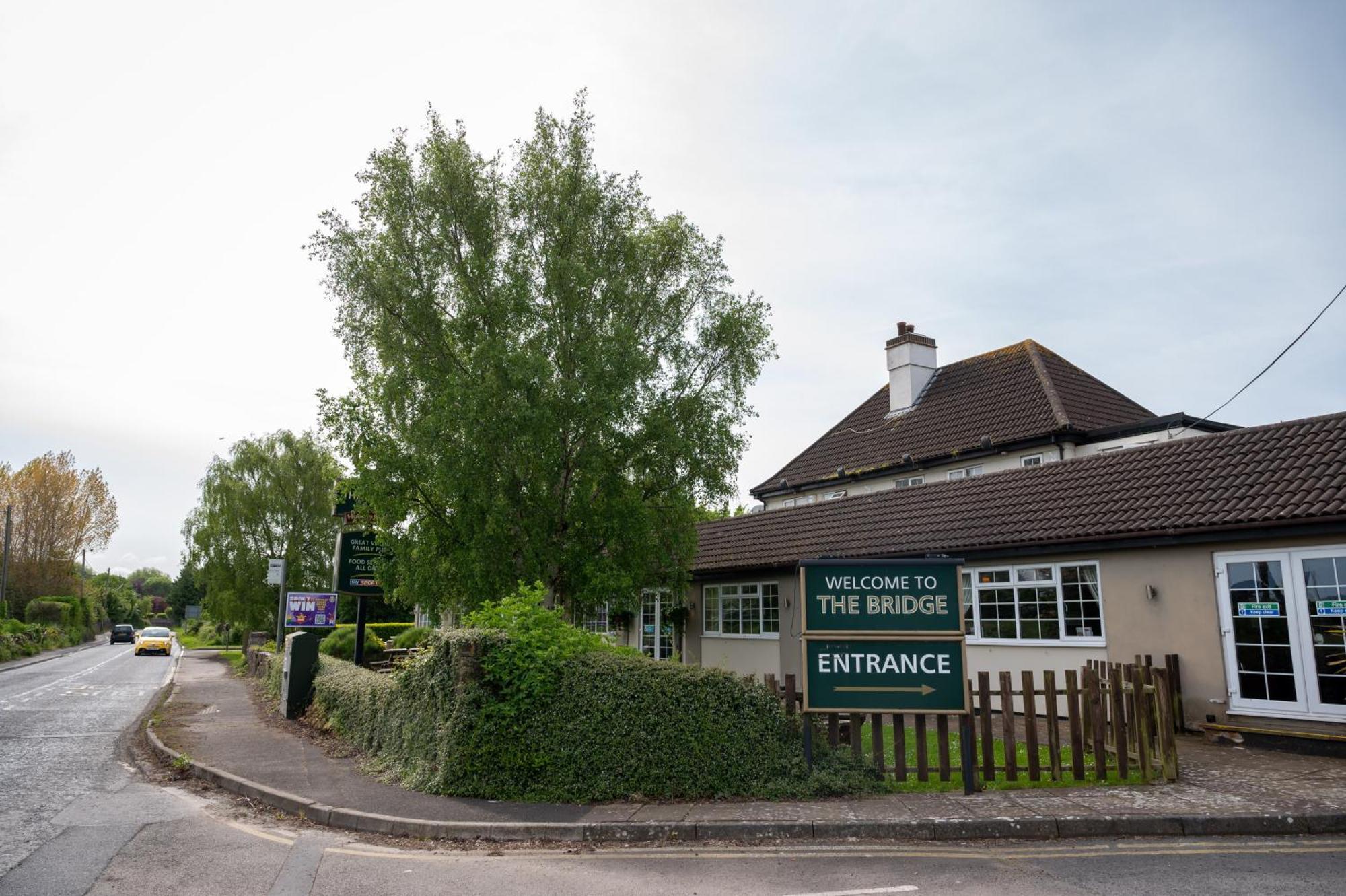 Bridge Inn Кливдън Екстериор снимка